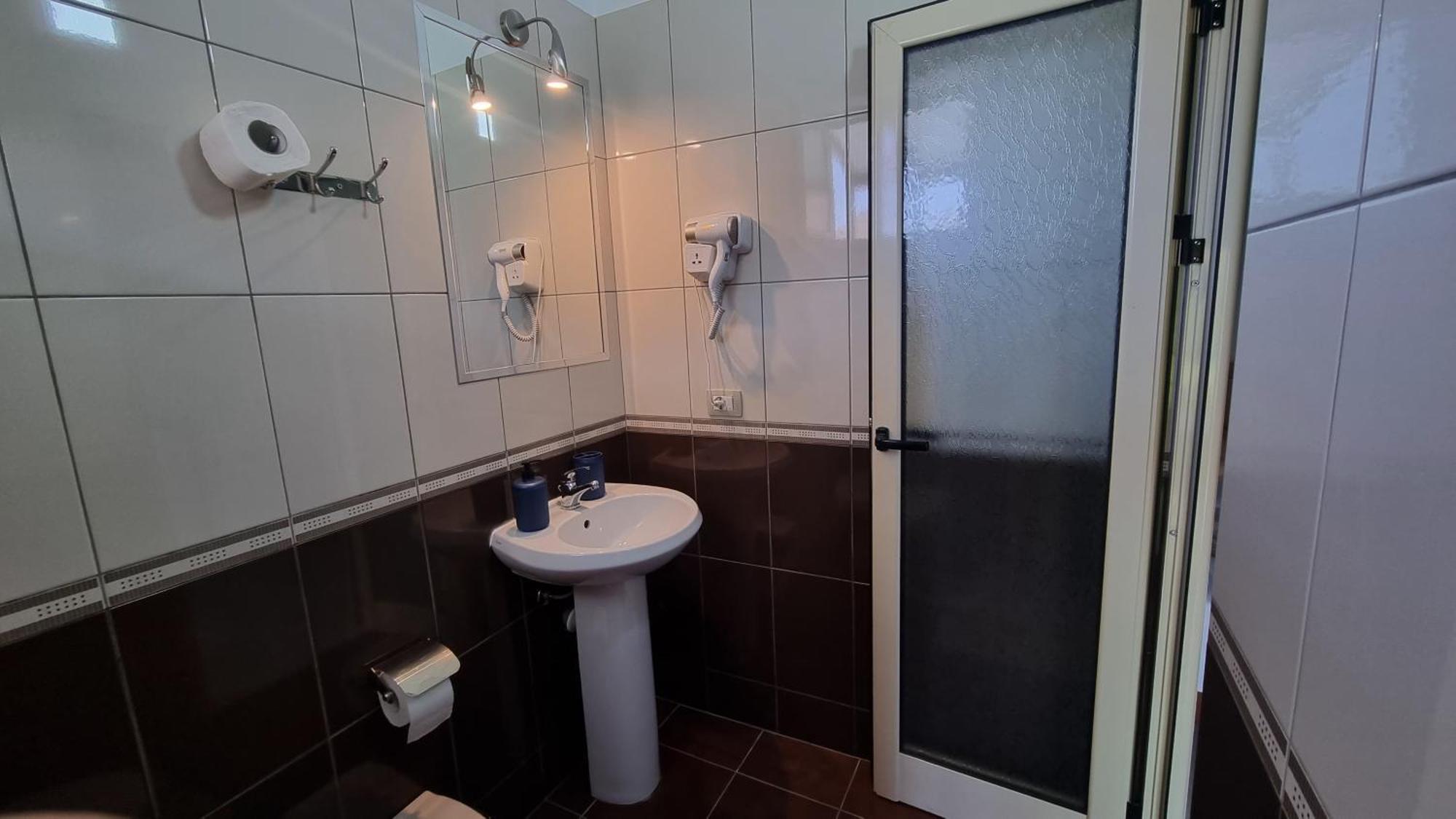 Anmaor Hotel Qeparo Buitenkant foto